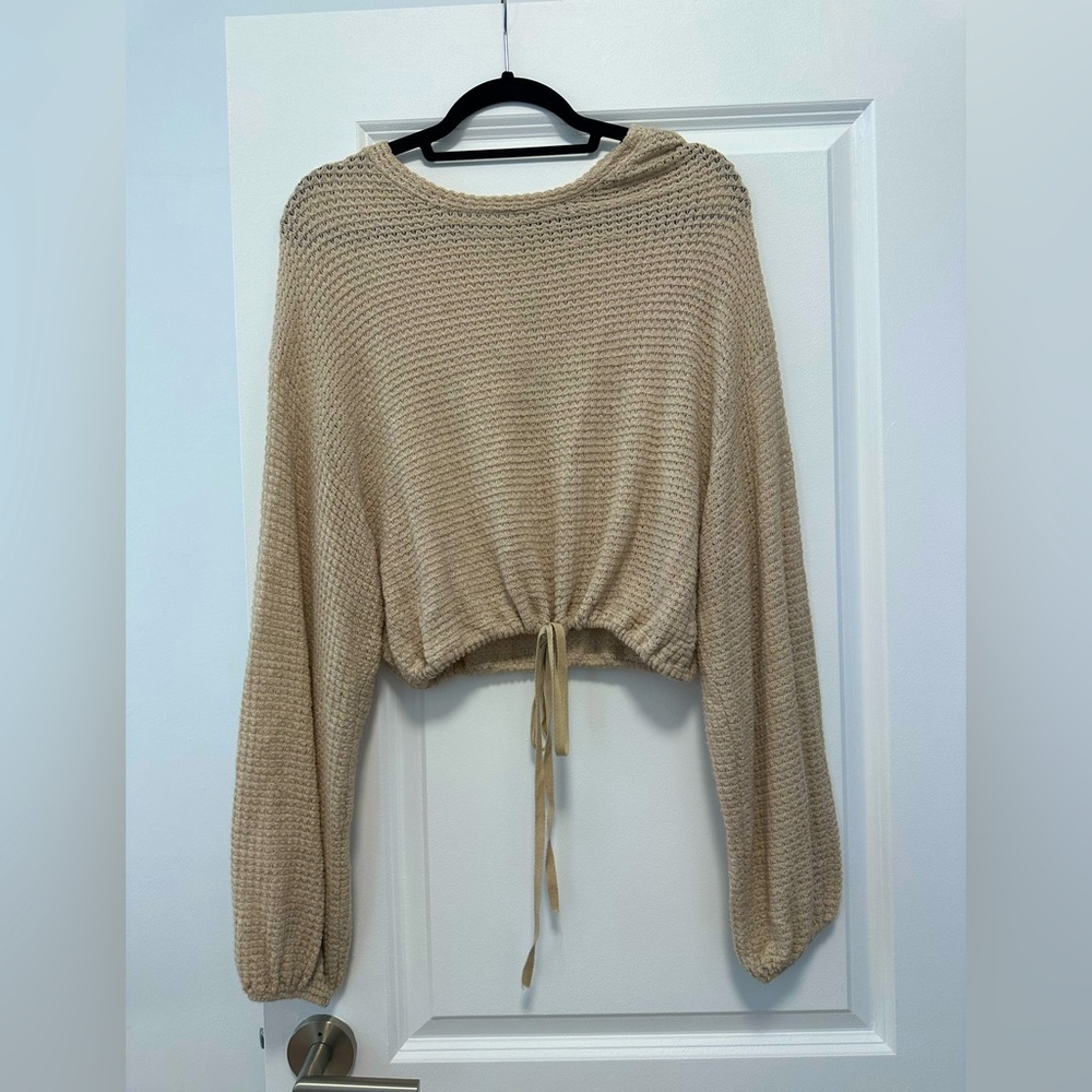 nude long sleeve scrunch tie crop top